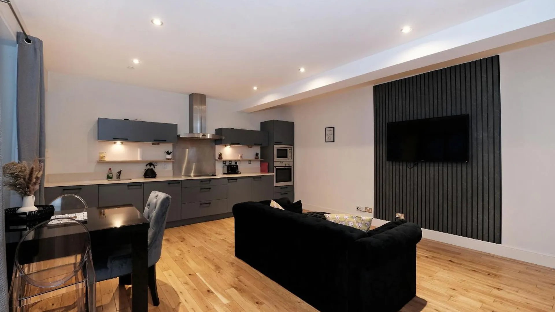 One Of A Kind Historic 3 Bedroom Apartment Aberdeen